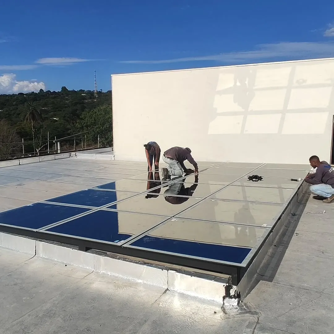 Detalhe de esquadria de alumínio com acabamento premium