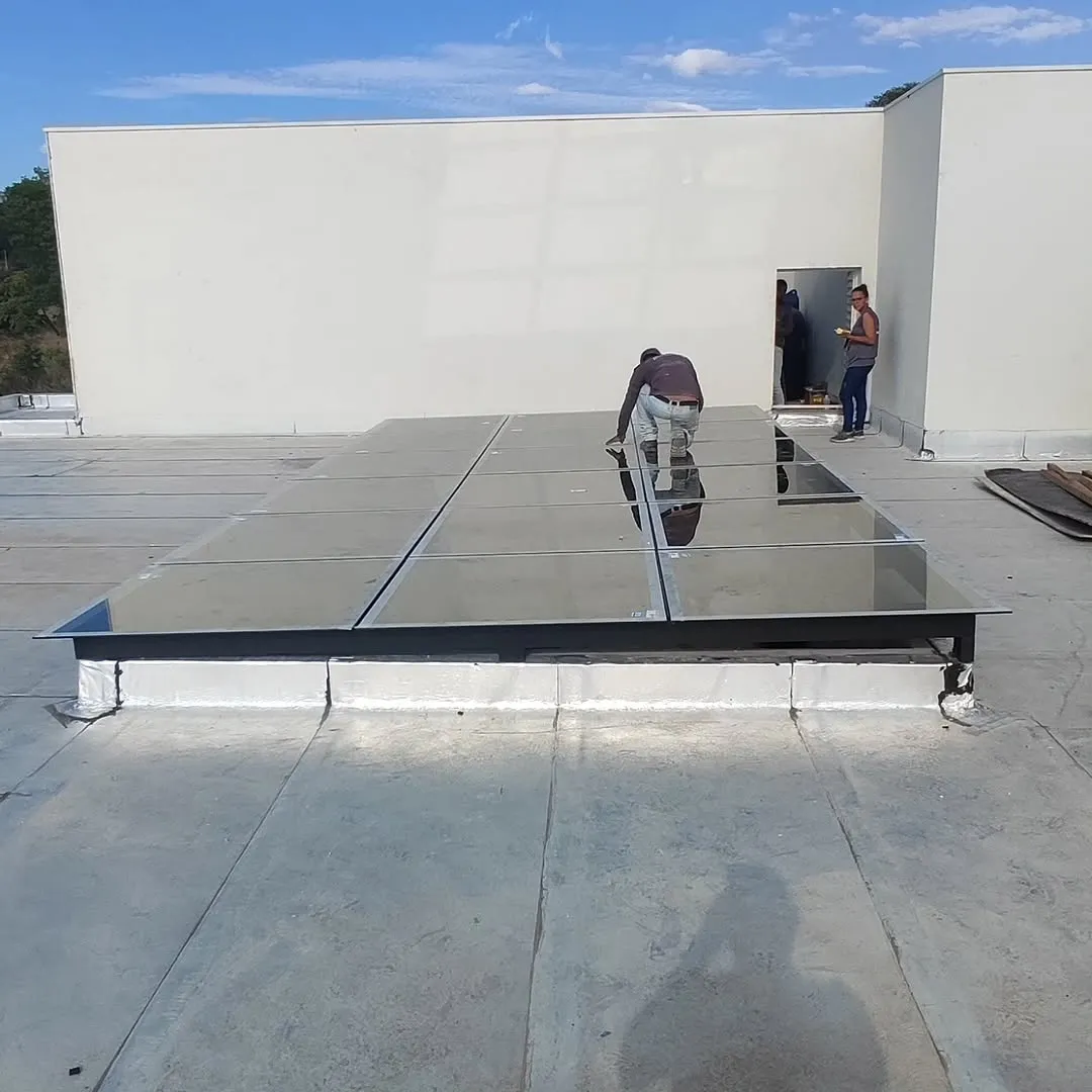 Detalhe de esquadria de alumínio com acabamento premium