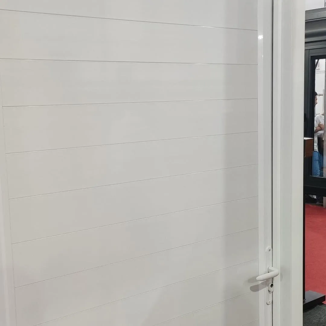 Detalhe de esquadria de alumínio com acabamento premium