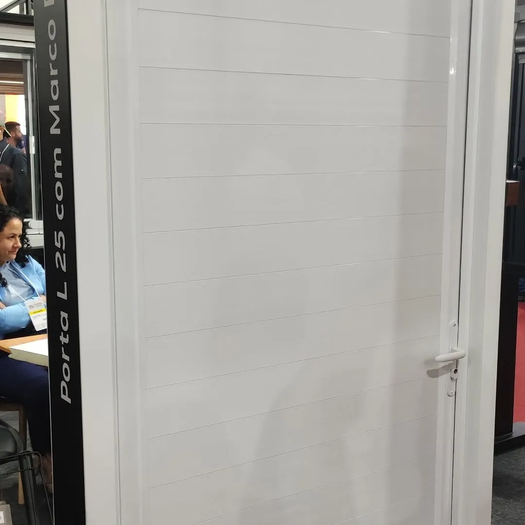 Detalhe de esquadria de alumínio com acabamento premium