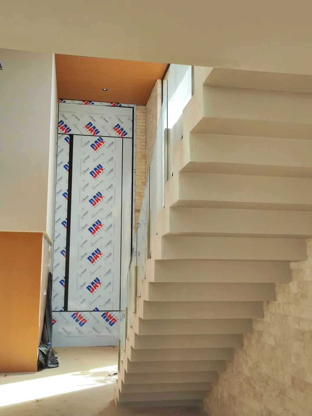 Detalhe de esquadria de alumínio com acabamento premium